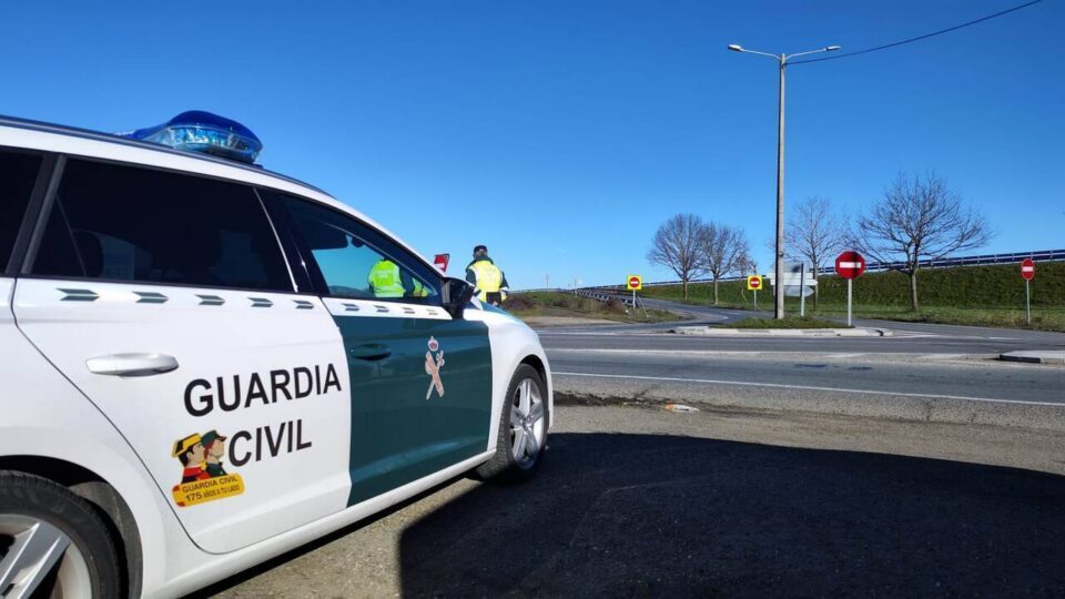 Un camión cargado de porcos vólcase en Baltar sen deixar feridos