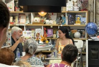 A autora de Xinzo Valeria G. Caneda presenta a súa novela 'Goma de Borrar'