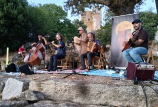 O grupo TOR presenta o seu disco «Zira» ante 200 persoas na Torre do Castro