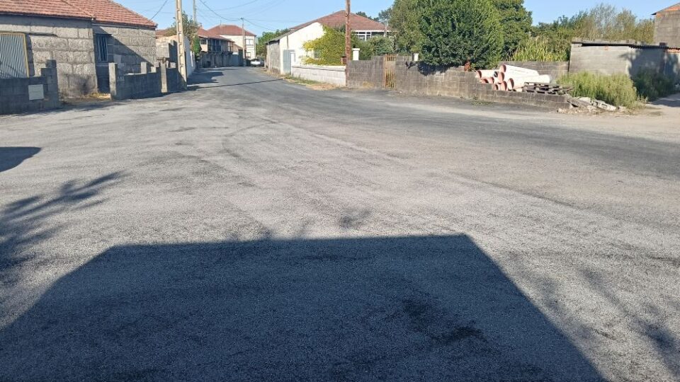 Acondicionamento e mellora de camiños muñicipais na aldea de arcos, aldea de cardeita e aldea de cerredelo  do concello de Sandiás cun presuposto de preto de 24.000 euros