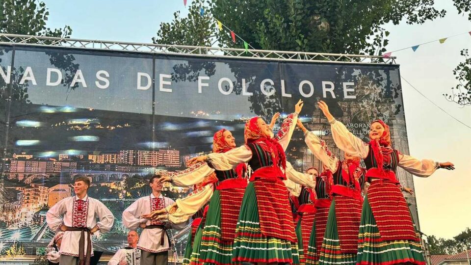 As Xornadas de Folclore de Ourense traen a música de medio mundo a 16 vilas