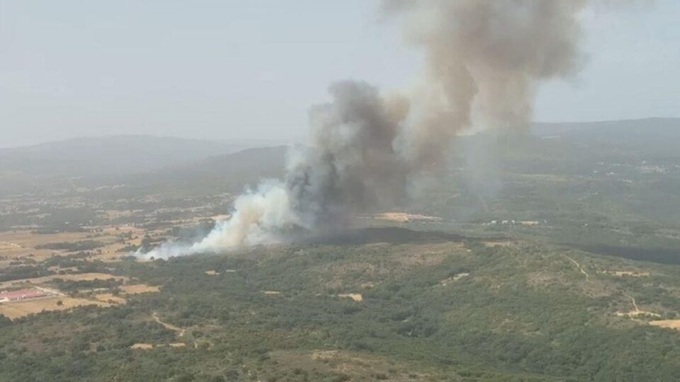 O incendio de Baltar segue controlado e os lumes de Rodeiro evolucionan favorablemente
