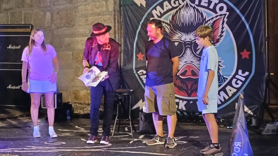 DE ROCK “N” MAGIC A GALEROCK AND MAGIC EN SANDIÁS: UN ESPECTÁCULO DO MAGO TETO ONDE A MAXIA CONVIVIU CO ROCK DO XABARIN CLUB ATA O ROCK GALEGO MÁIS ACTUAL