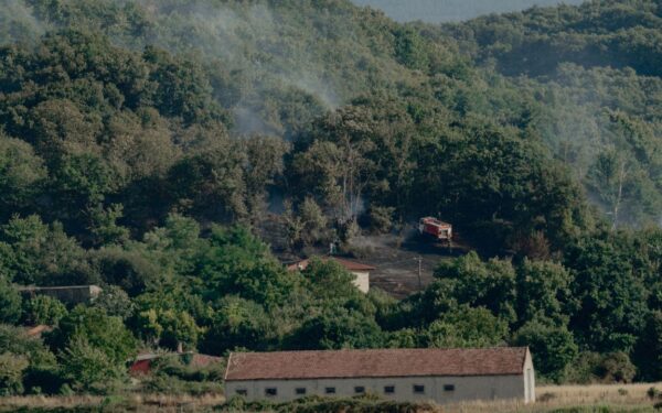 Dous incendios forestais mobilizan os servizos de emerxencia en Xinzo e Allariz