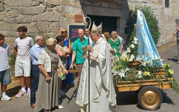 O arcebispo Rodríguez Carballo preside as festas da Virxe en Lodoselo