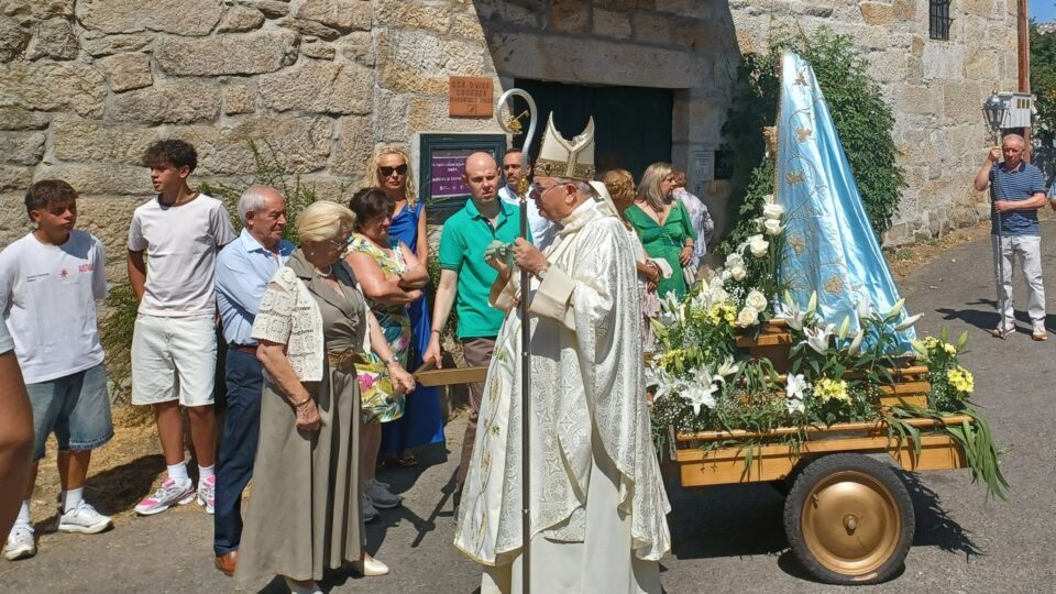 O arcebispo Rodríguez Carballo preside as festas da Virxe en Lodoselo
