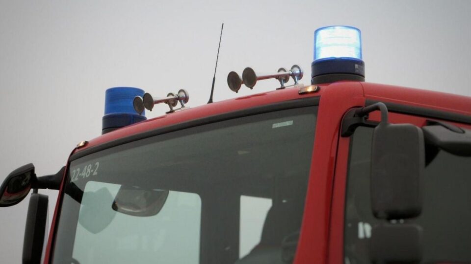 Un ferido tras saírse da vía e quedar atrapado no seu coche en Xinzo de Limia