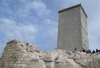 A Xunta limpa o entorno de tres castelos medievais na Limia