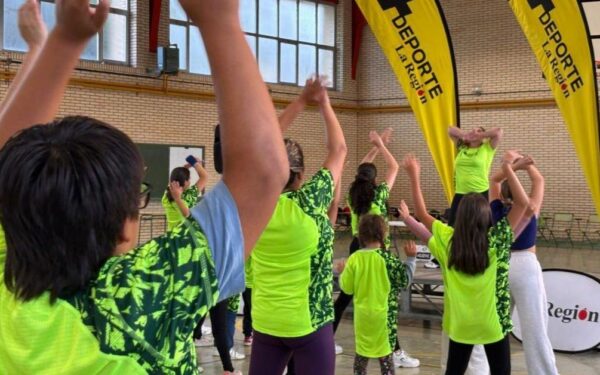Cen persoas participaron en Xinzo na última sesión de zumba do verán