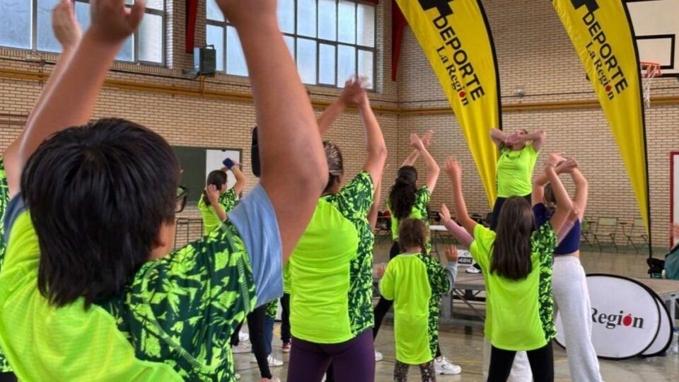 Cen persoas participaron en Xinzo na última sesión de zumba do verán