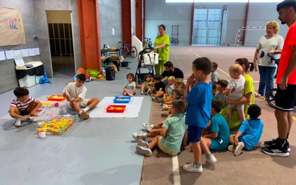 Os nenos de Sandiás celebran o final de curso cunha xornada de contos e actividades sensoriais