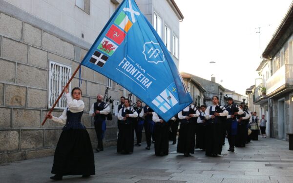 As bandas de música encheron de ritmo a primeira xornada da festa