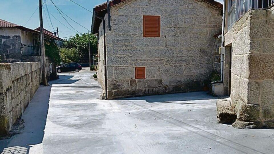 Sandiás remata a mellora de varias rúas e camiños nas Pegas, Cardeita e o núcleo urbano