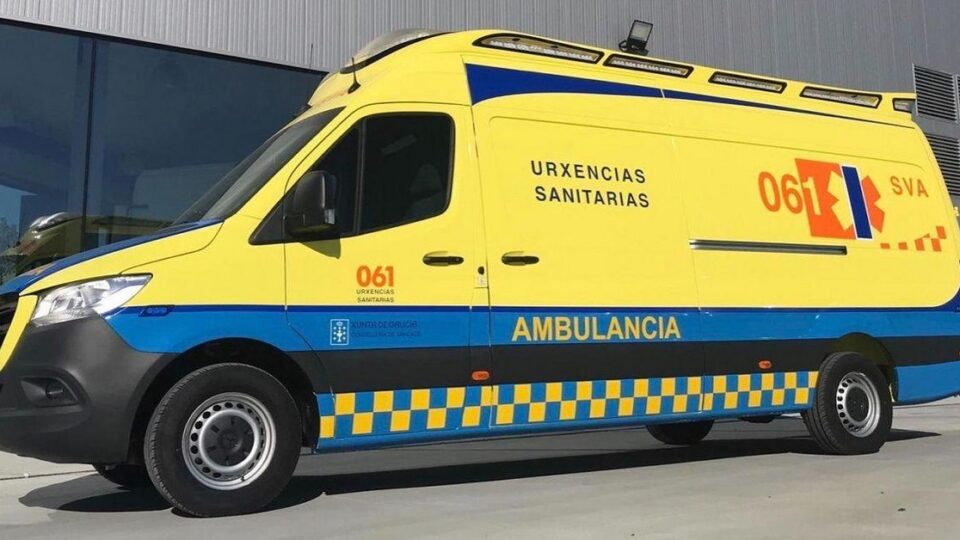Un motorista resulta ferido tras saírse da vía en Rairiz de Veiga
