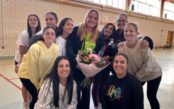 As alumnas de +Deporte en Xinzo celebran o aniversario da súa monitora