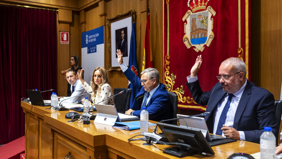 A Deputación de Ourense impulsará o transporte aos polígonos e melloras no abastecemento de auga
