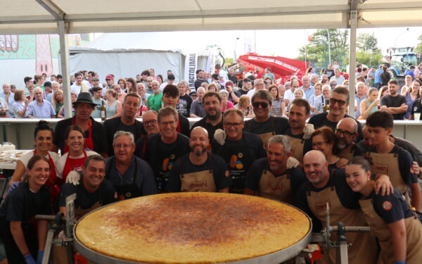 A tortilla da feira triunfa e bate récords de asistencia