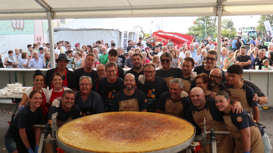 A tortilla da feira triunfa e bate récords de asistencia