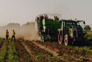 Xinzo de Limia acolleu unha demostración de maquinaria agrícola de última xeración