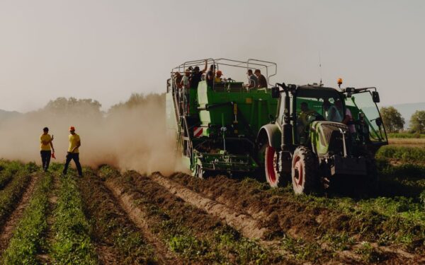 Xinzo de Limia acolleu unha demostración de maquinaria agrícola de última xeración