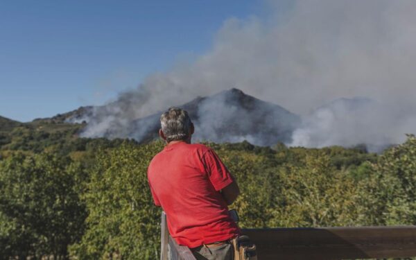 Controlado o incendio forestal de Calvos de Randín tras queimar 518 hectáreas