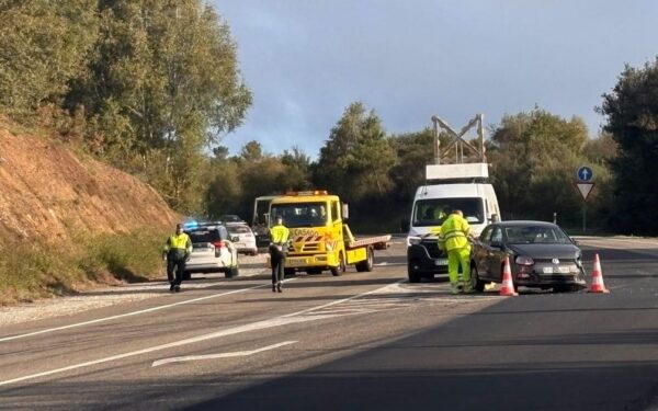 Dous feridos leves nun accidente en Sandiás na N-525