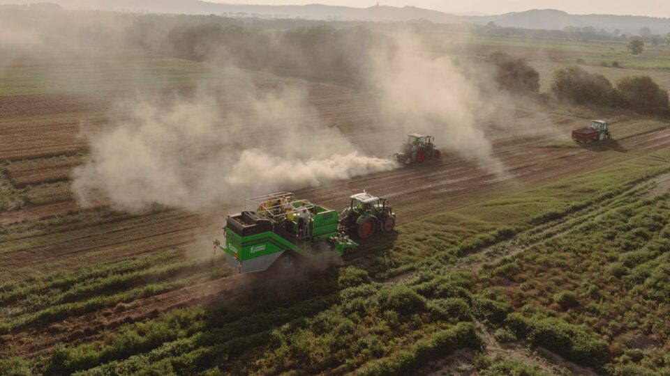 Nova maquinaria e previsións optimistas para a colleita de pataca en Xinzo