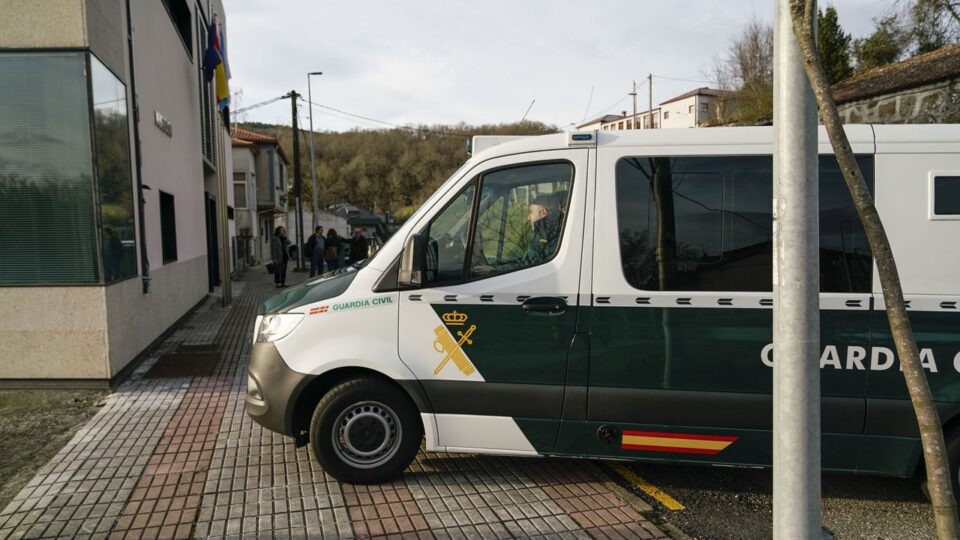 O informático do Concello de Xinzo detido por roubar a un constructor segue en prisión