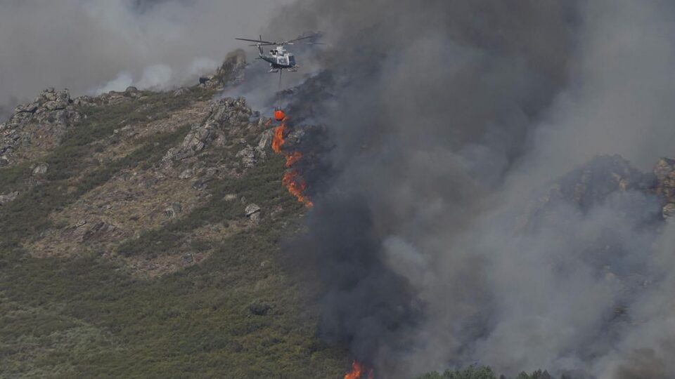 Estabilizado o incendio de Calvos de Randín tras arrasar 460 hectáreas