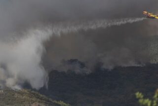 Extinguido o incendio de Calvos de Randín tras calcinar máis de 500 hectáreas