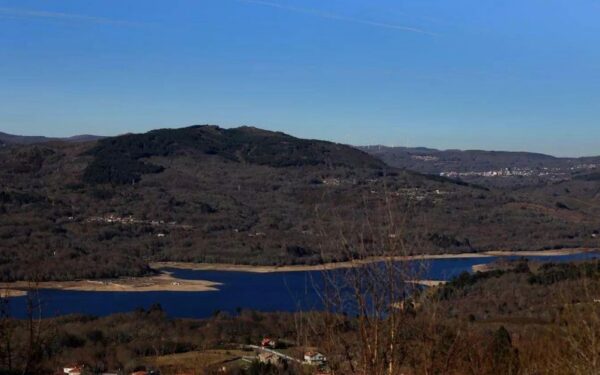 A Xunta prohibirá durante dous anos abrir ou ampliar granxas na zona do río Limia por contaminación