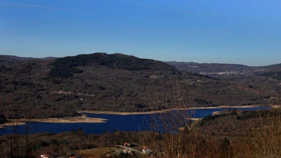 A Xunta prohibirá durante dous anos abrir ou ampliar granxas na zona do río Limia por contaminación