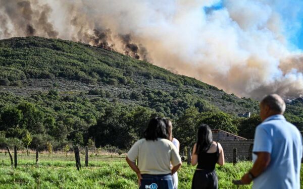 Investigan as causas do incendio de Calvos de Randín tras arrasar 460 hectáreas