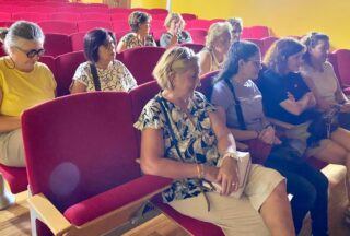 Nutrición con perspectiva feminista: O Programa Rosalía imparte en Sandiás un obradoiro sobre a alimentación e o benestar das mulleres