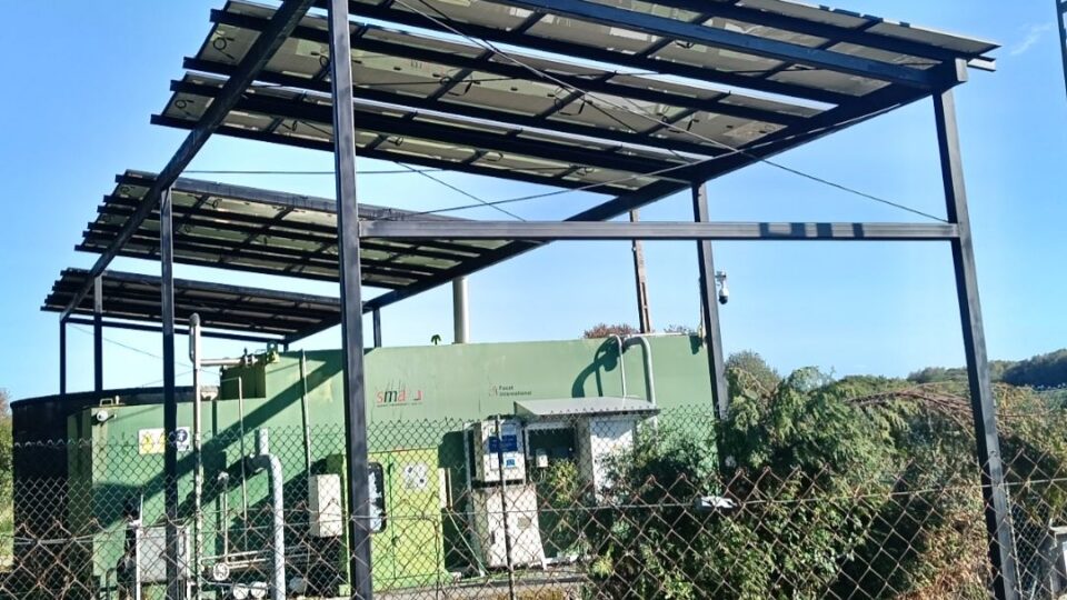 O Concello de Sandiás aposta polas enerxías renovables instalando placas fotovoltaicas na estación de tratamento de auga potable da aldea de piñeria de arcos cun orzamento de preto de 40.000 euros