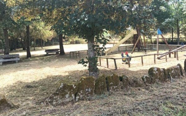 Sandiás limpa os seus camiños e recorda aos veciños a súa obriga de rozar as fincas