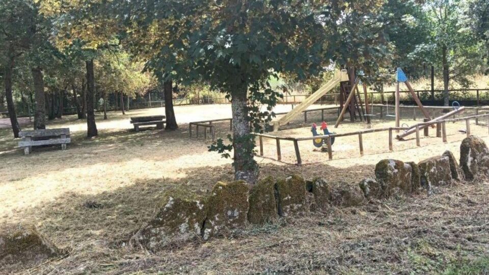 Sandiás limpa os seus camiños e recorda aos veciños a súa obriga de rozar as fincas