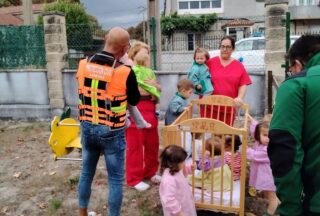 Simulacro de evacuación por incendio no Punto de Atención Infantil de Sandiás