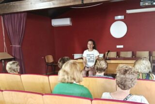 Unha tarde para coidarse: as mulleres de Sandías activan corpo e benestar cun novo obradoiro do Programa Rosalía