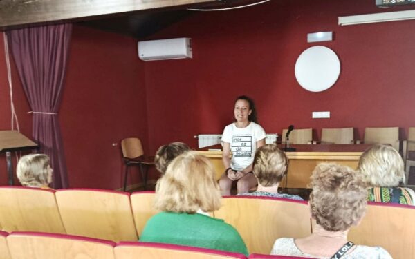 Unha tarde para coidarse: as mulleres de Sandías activan corpo e benestar cun novo obradoiro do Programa Rosalía