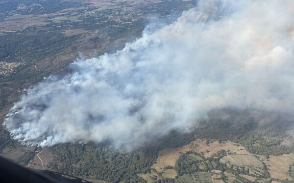Incendio en Calvos de Randín e Baltar: máis de 140 hectáreas ardidas e Situación 2 declarada