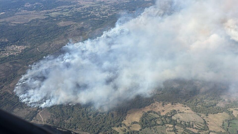 Incendio en Calvos de Randín e Baltar: máis de 140 hectáreas ardidas e Situación 2 declarada
