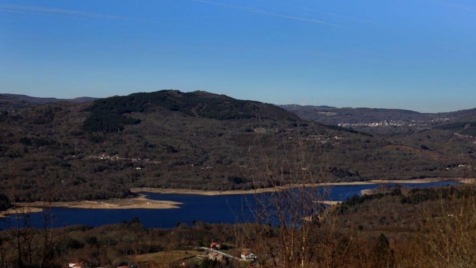 A Xunta suspende durante dous anos as novas granxas na Limia para frear os nitratos