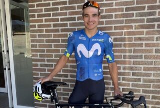 O ciclista Carlos Canal adestra en Xinzo tras rematar A Vuelta