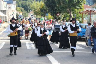 O desfile "O rural e a pataca" encheu de música as rúas