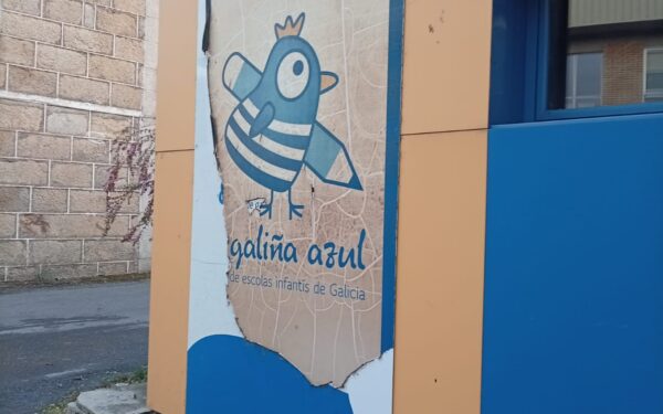 As familias da escola infantil Galiña Azul denuncian que segue a chover dentro do centro