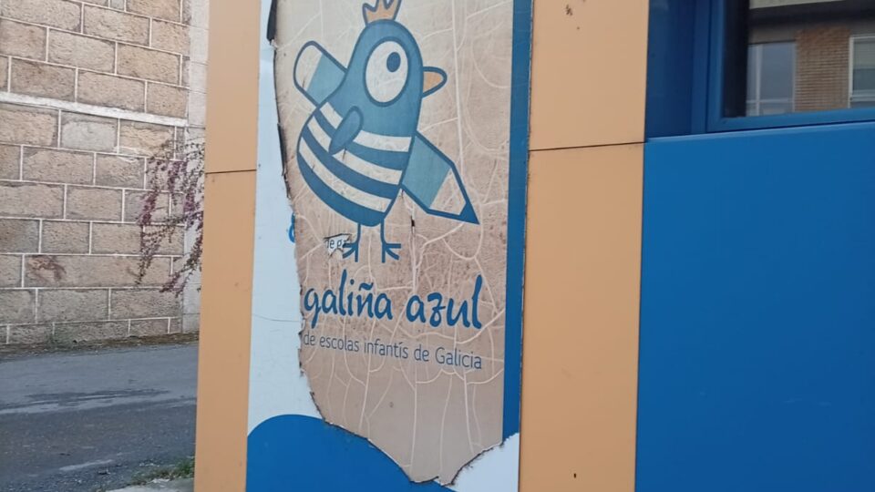 As familias da escola infantil Galiña Azul denuncian que segue a chover dentro do centro