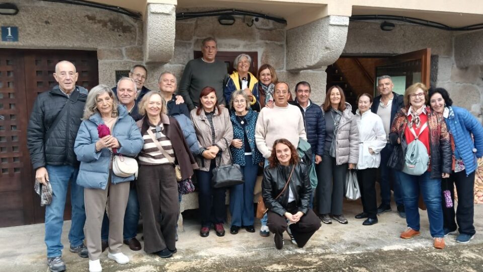 Alumnos do Programa para Maiores visitan a Lagoa de Antela