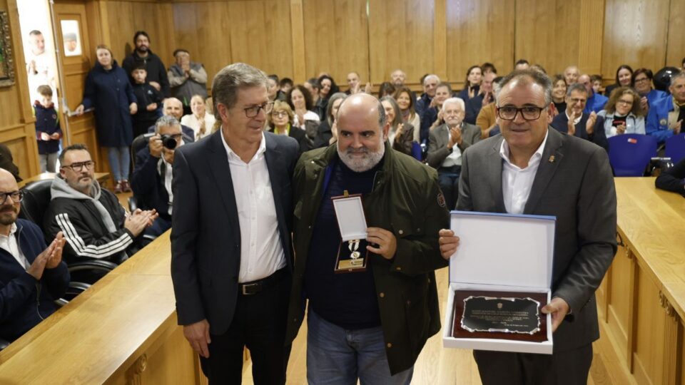 Xinzo entrega a súa Medalla de Ouro ao mestre Xosé Manuel García Lorenzo