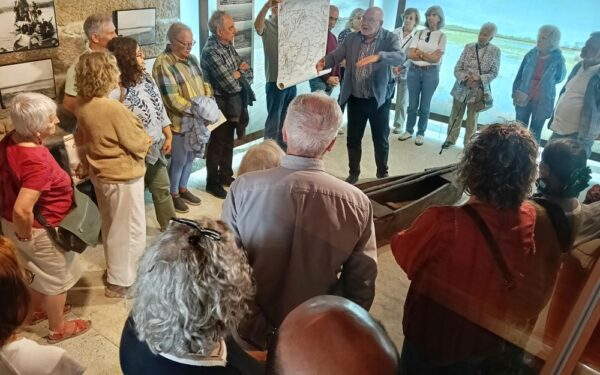 A asociación Amigos dos Museos visita a Casa da Lagoa de Antela